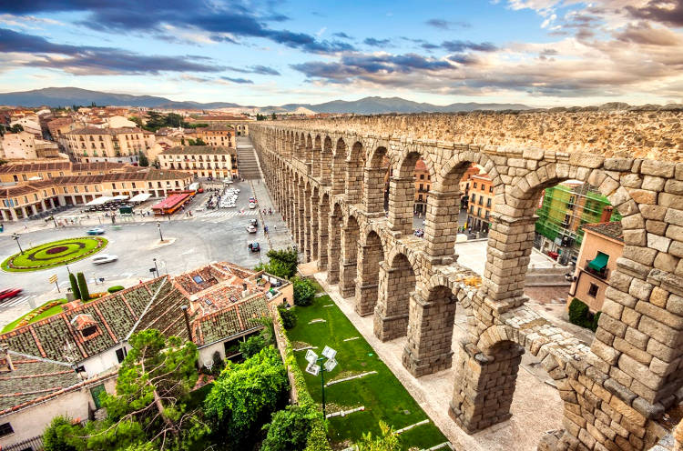 L'acquedotto Romano di Segovia, nella Spagna Centrale.