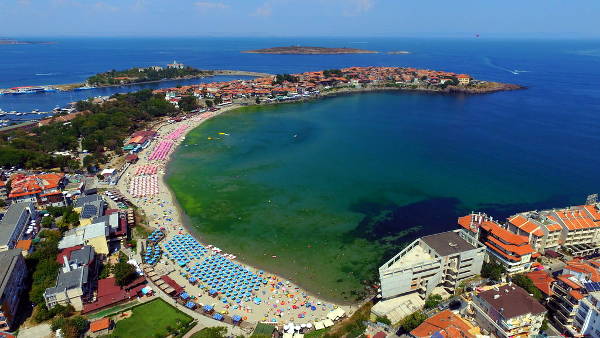 La pittoresca Sozopol con le spiagge sul Mar Nero.