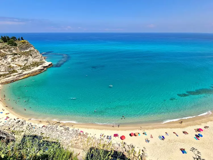 Una bellissima spiaggia di Tropea.