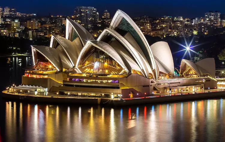 Sydney Opera House di notte.