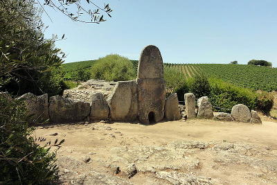 Tomba dei Giganti di Coddu Vecchiu.