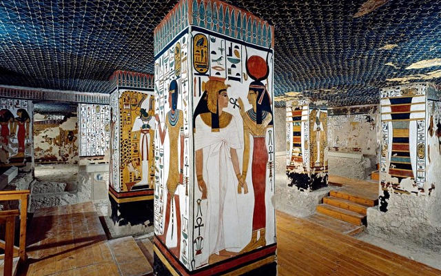 Il meraviglioso interno della tomba di Nefertari.