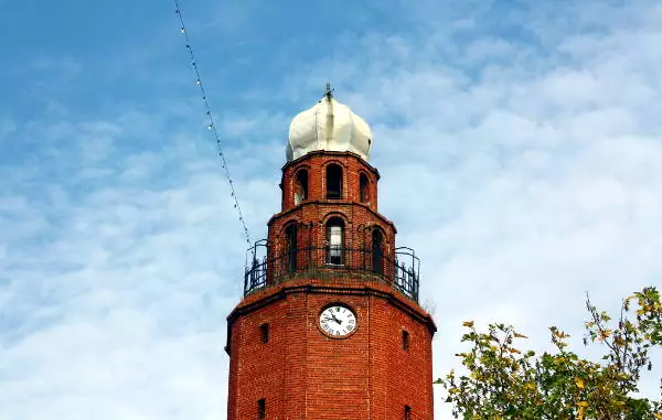 La torre dell'orologio di Skopje.