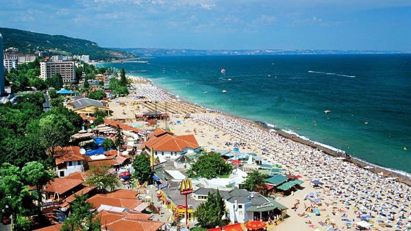 Varna in Bulgaria con la bellissima spiaggia sul mare.