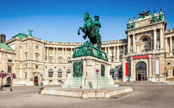 La biblioteca nazionale a Vienna.